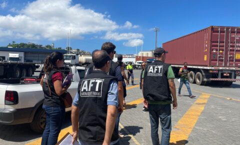AFTs ampliam ações fiscais na Bahia e interditam pátio do Porto de Salvador